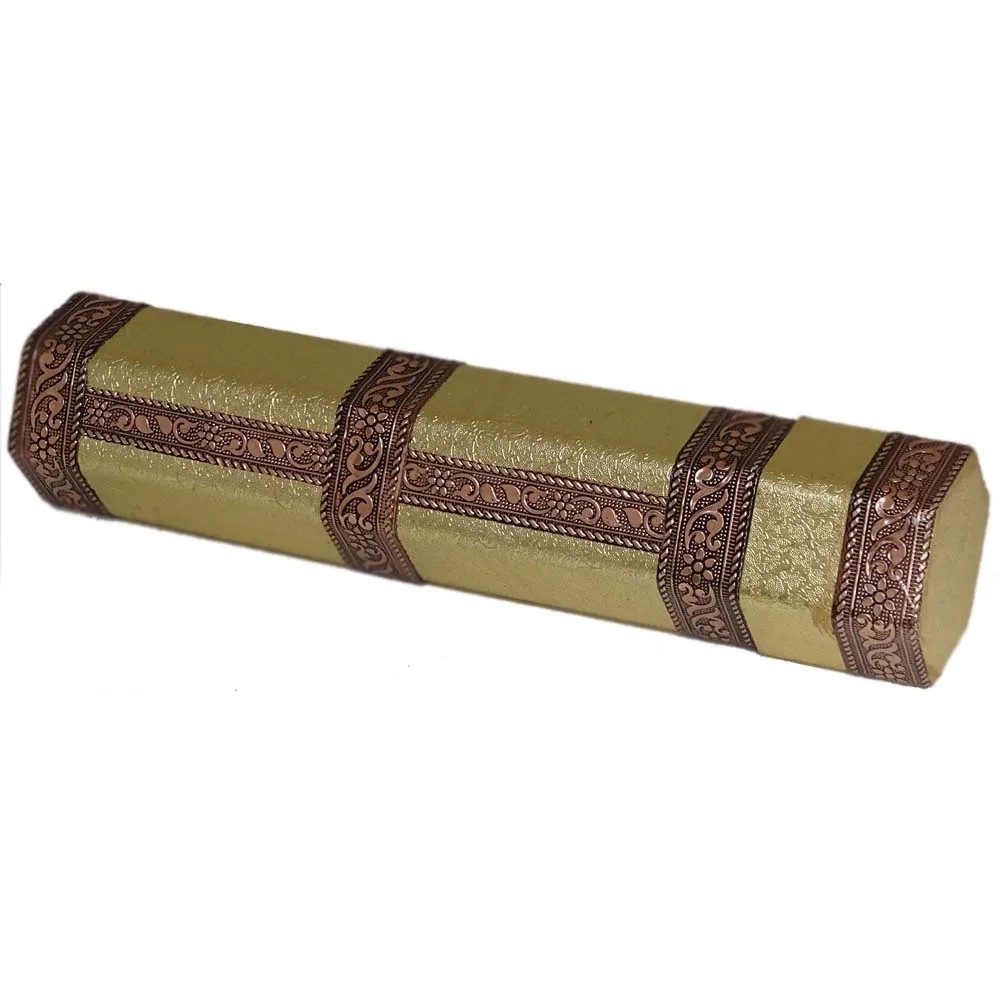 Gorgeously created wedding invitation roll holder2